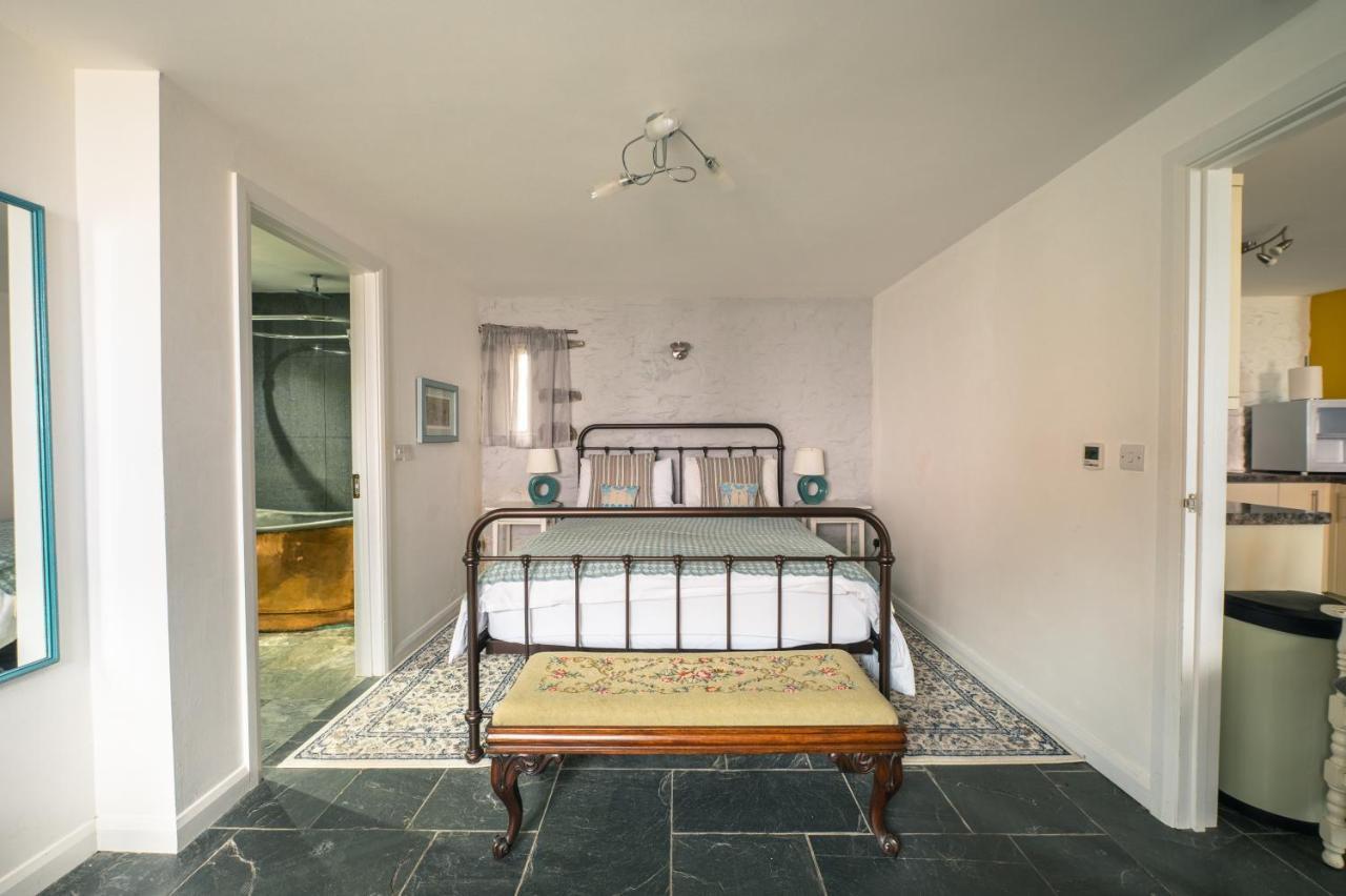 St Davids Hideaway With Roll-Top Bath & Log Burner Экстерьер фото