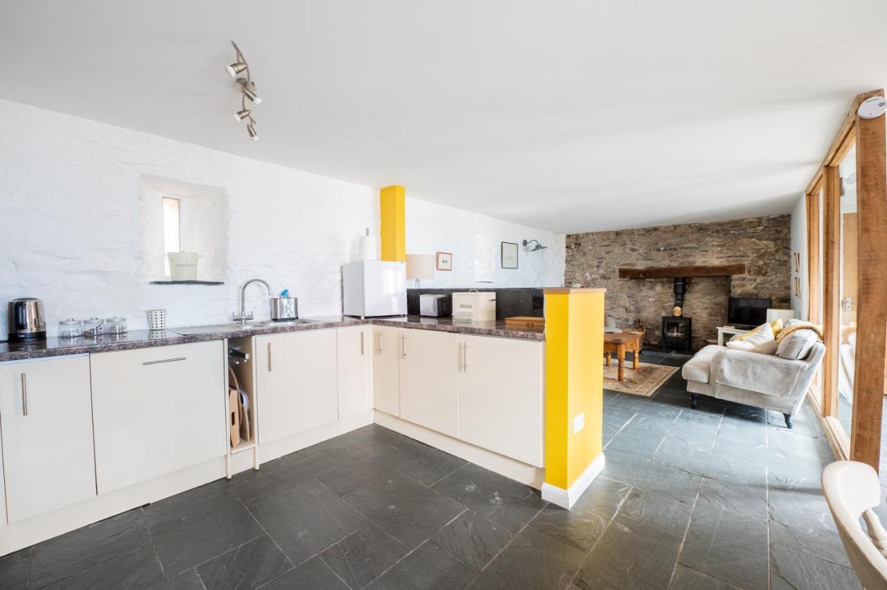 St Davids Hideaway With Roll-Top Bath & Log Burner Экстерьер фото